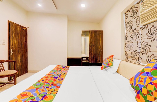 Fabhotel Travellers