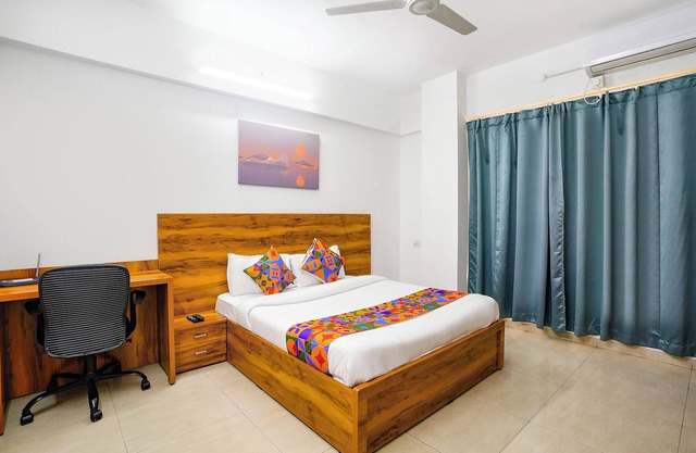 Fabhotel Wellax 24 Service Apartments