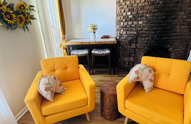 Fabulous 2-bedroom apartment with AC in Chicago