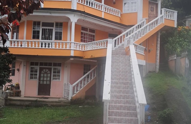 Fabulous 3-bedroom apt with AC, Security cameras and Security doors in Trafalgar