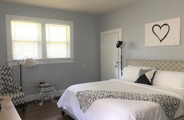 Fabulosa ubicación recientemente actualizada 3bd / 2bth Home