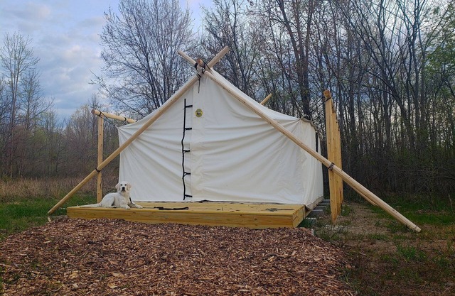 Fabulous Michigan Glamping Getaway near South Haven