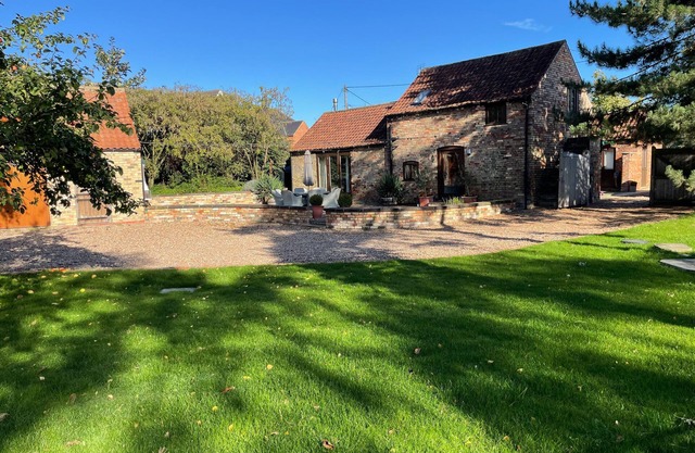 FAIR LEA BARN, family friendly, luxury holiday cottage in Lincoln