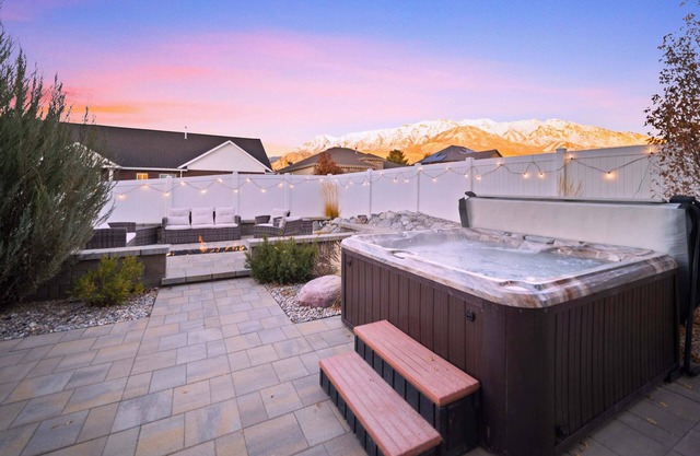 #1 Summer Retreat/Custom Sauna/Theatre/Lux MTN Spa