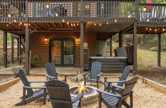 Fall Getaway Mountains of Blue Ridge, GA- with a Fire Pit and Hot Tub