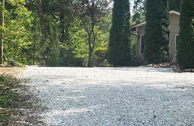Fall Sale! Lake Mtn view! Near Tail of the Dragon, NOC, Tsali, Hot Tub, Pets OK