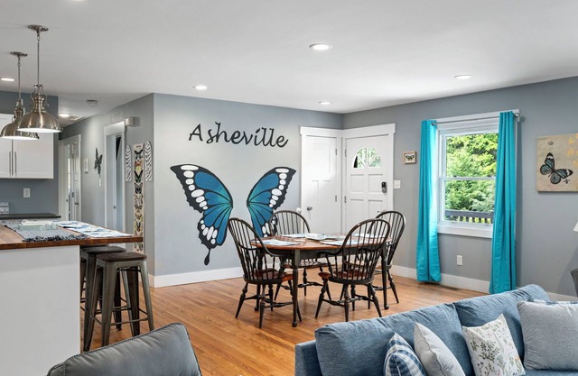 Fall Specials 3 Bd. House w/hot tub and arcade games