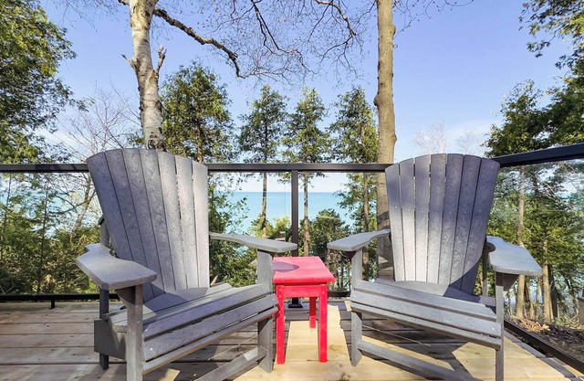 Summerset Cottage, Lakeview Hot Tub - Private Lake Access