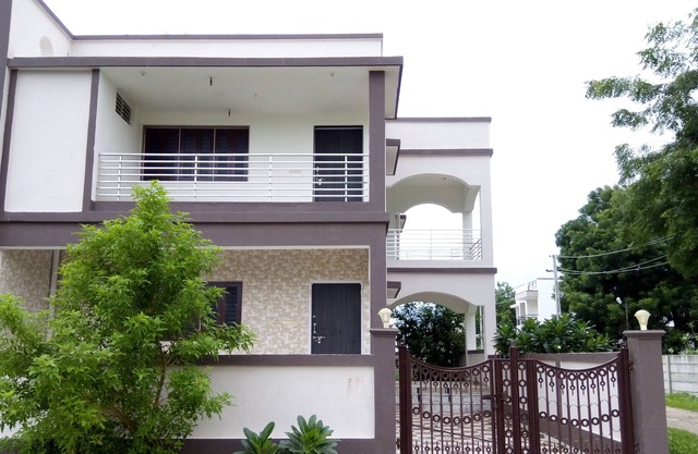 Family-4 BHK House-2 floor-Parking-Garden-2700 pies cuadrados