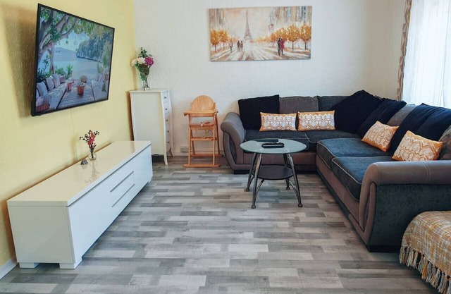 Peaceful retreat with mountain views