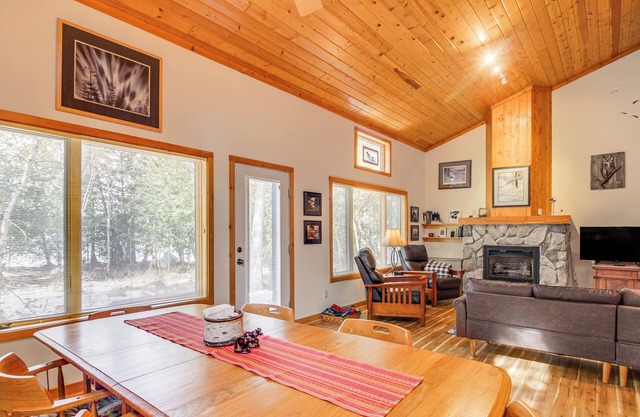 Family Cabin w/ Private Dock on Caribou Lake!