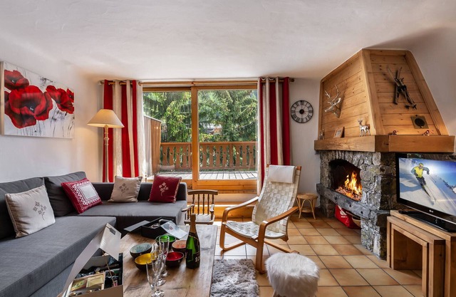 Chalet Familiar en el Centro de Courchevel Le Praz, Cerca de Pistas y Servicios