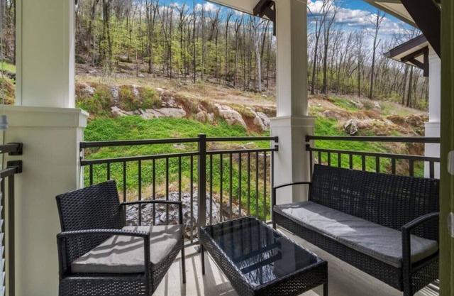 Family Escape w/ Garage, Pool & Park