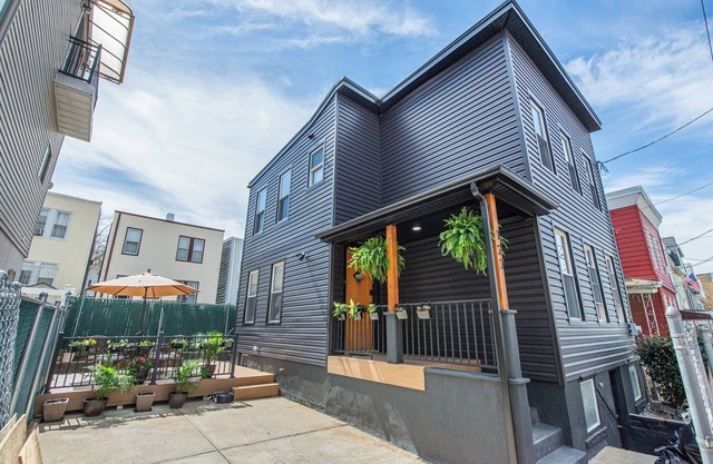 Charming Single Family Home w/ Driveway Close to NYC