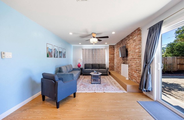 Family-Friendly 3BR in Sacramento – Backyard Fun!