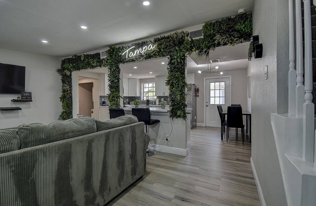 Family Friendly 5BR Tampa Home 10Min To Downtown