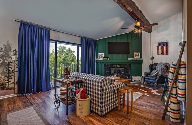 Family friendly Camp themed condo on Lake Como, minutes to downtown Lake Geneva