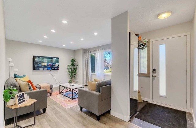 Family-friendly comfort near Misericordia Hospital and West Ed Mall
