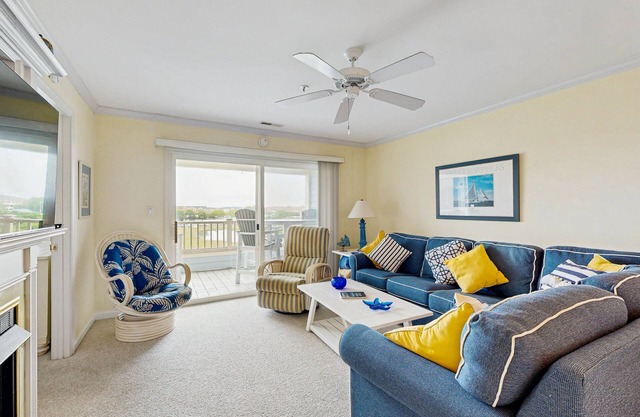 Family-friendly condo with beach access, pools, covered deck, W/D & AC