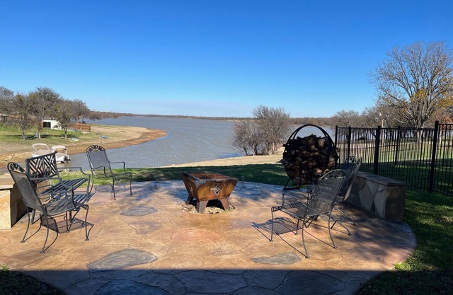 Family Friendly Lewisville Lakefront house