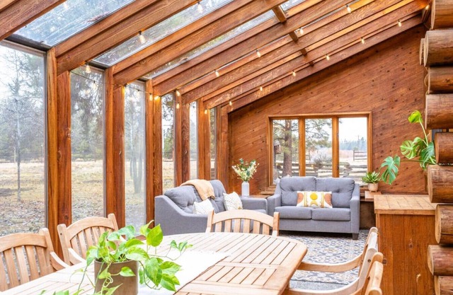 Family-Friendly Log Cabin-16 Acres-Hot Tub & Views