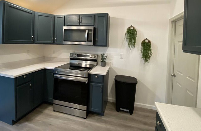 Renovated,Close to downtown Leb, LV College, Good Sam Hosp and Hershey Park!!