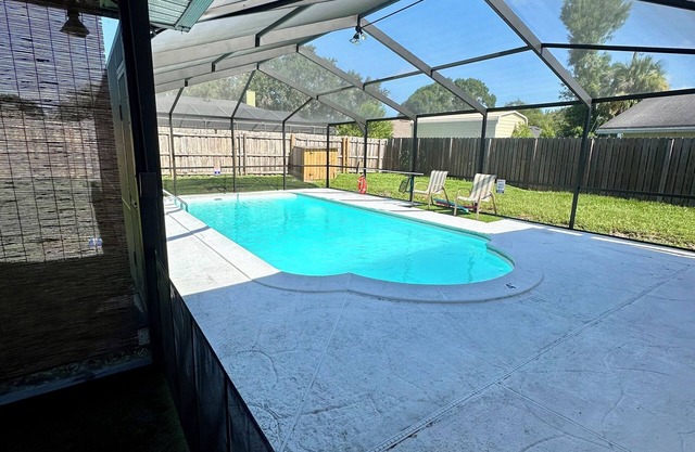 3-bedroom home with private Pool in Winter Haven, Blocks from Lego Land