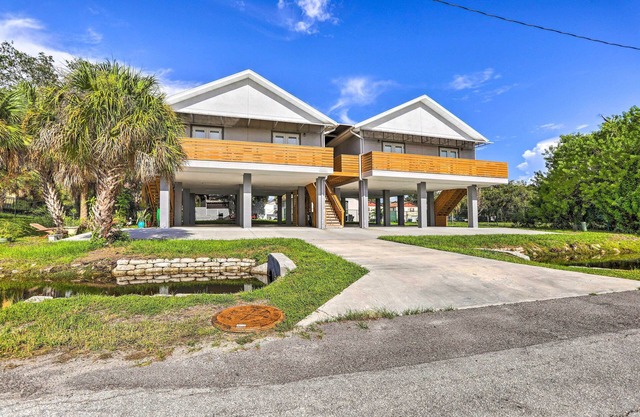 Family-Friendly Tampa Home < 3 Mi to Ocean!