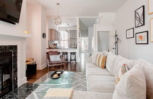 Family Fun in Lafayette Square / ABODEbucks