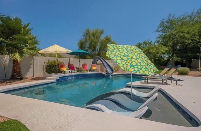 Family Fun Oasis-Pickleball,Heated Pool,waterslide