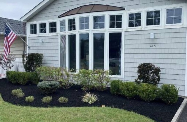 Family Fun Home. 5 Bedroom & Inground Pool ! 4 blocks from the Beach !