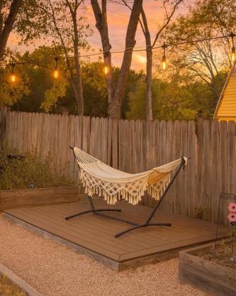 Family Holiday Getaway - Yard, Fire pit, High Class Home & Extended Stay Bliss