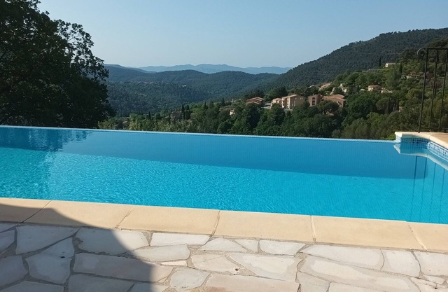 Family home with swimming pool and superb views, between beaches and the Verdon gorges.