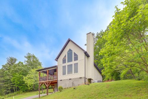 Family Home with Views about 5 Mi to Downtown Asheville!