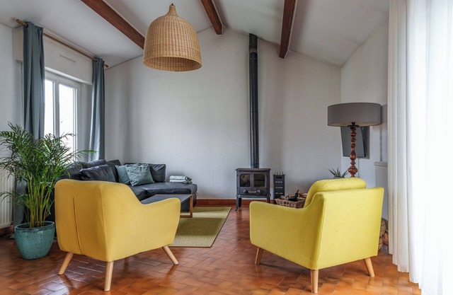 Family house with garden and terrace near Lake Joué, sleeps 8 / 4 bedrooms