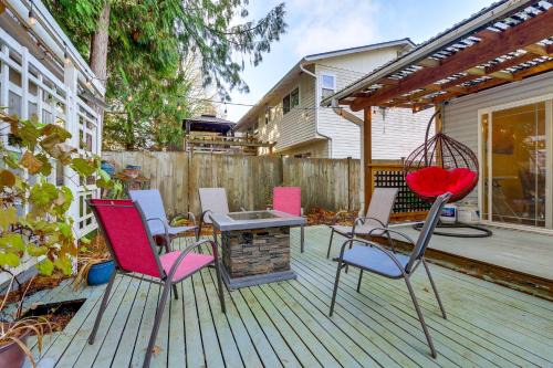 Family Retreat with Hot Tub and Game Room in Everett!