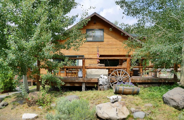 Reuniones familiares / retiros a las afueras del Parque Nacional de Yellowstone. Preciosas vistas