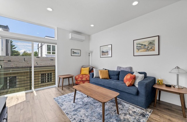 Family Townhome w/ Rooftop Near Beach, Parks, Lake