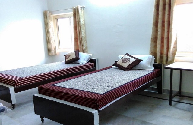 Habitación familiar con camas gemelas cerca del jardín Jawahar Circle