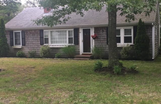 Family Vacation Home a poca distancia de la playa de Craigville con pase de playa GRATIS.