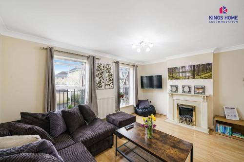 Family & Work stays w 2x Ensuite & Prv Parking 1