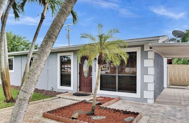 Fancy Beach House 5 mins from FLL Airport/Beach!