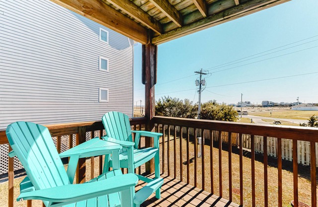 Fantastic condo close to sound and beach with WiFi, shared pool, & private W/D