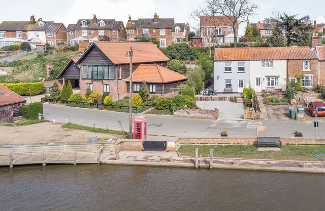 Fantastic riverside living, with panoramic river views.