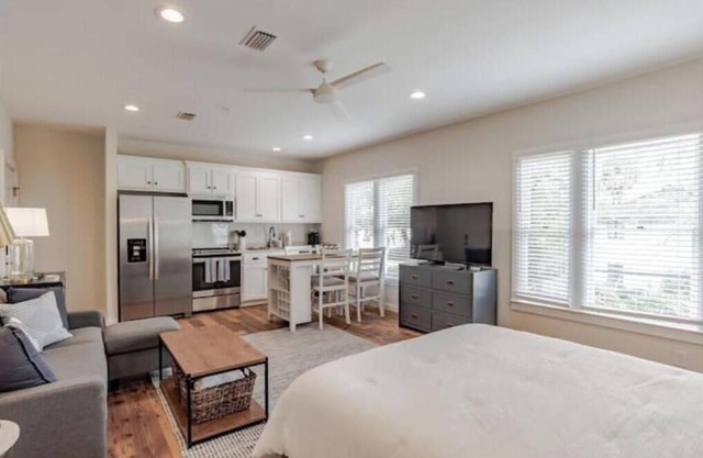 Fantastic studio in Leinkauf Historic District!