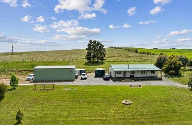 Farm stay with beautiful view - 10 minutes to historic Goulbourn