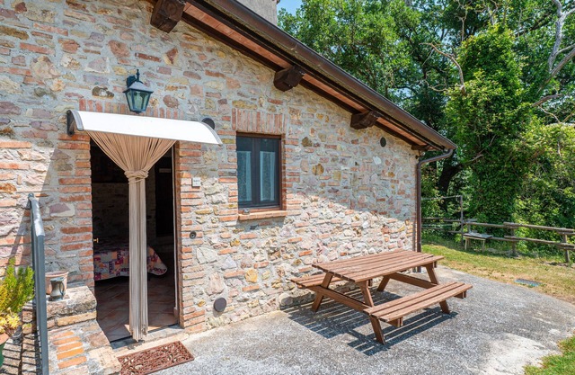 Casa rural 'Casale Storico XVII - Margherita' con vistas a la montaña, piscina compartida y Wi-Fi