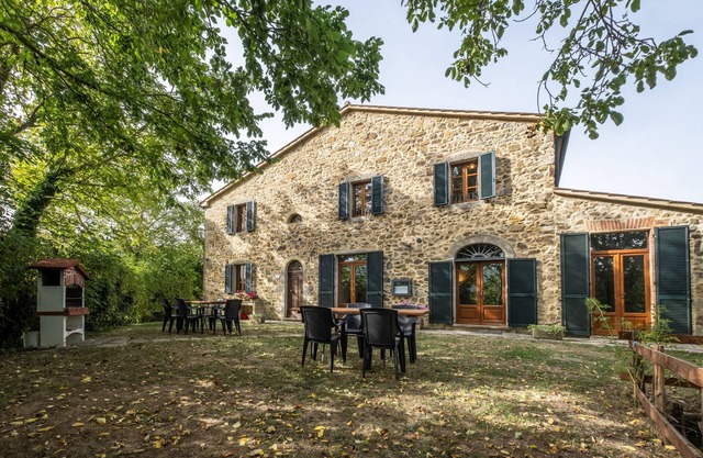 Casa rural "Girasole" con piscina compartida, jardín privado y Wi-Fi
