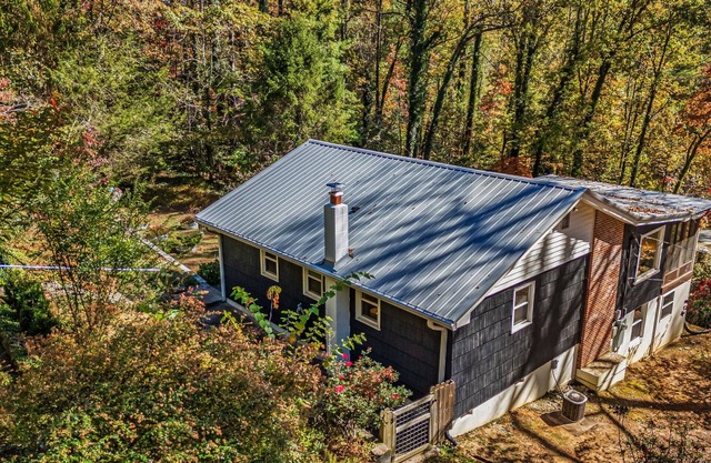 Farmhouse in private setting close to town