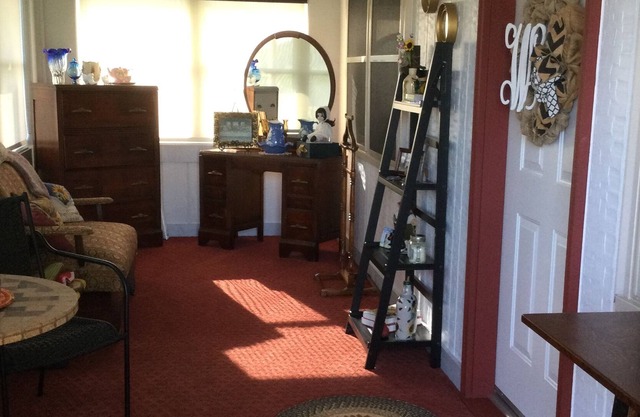 Farmhouse on gated, quiet, scenic farm